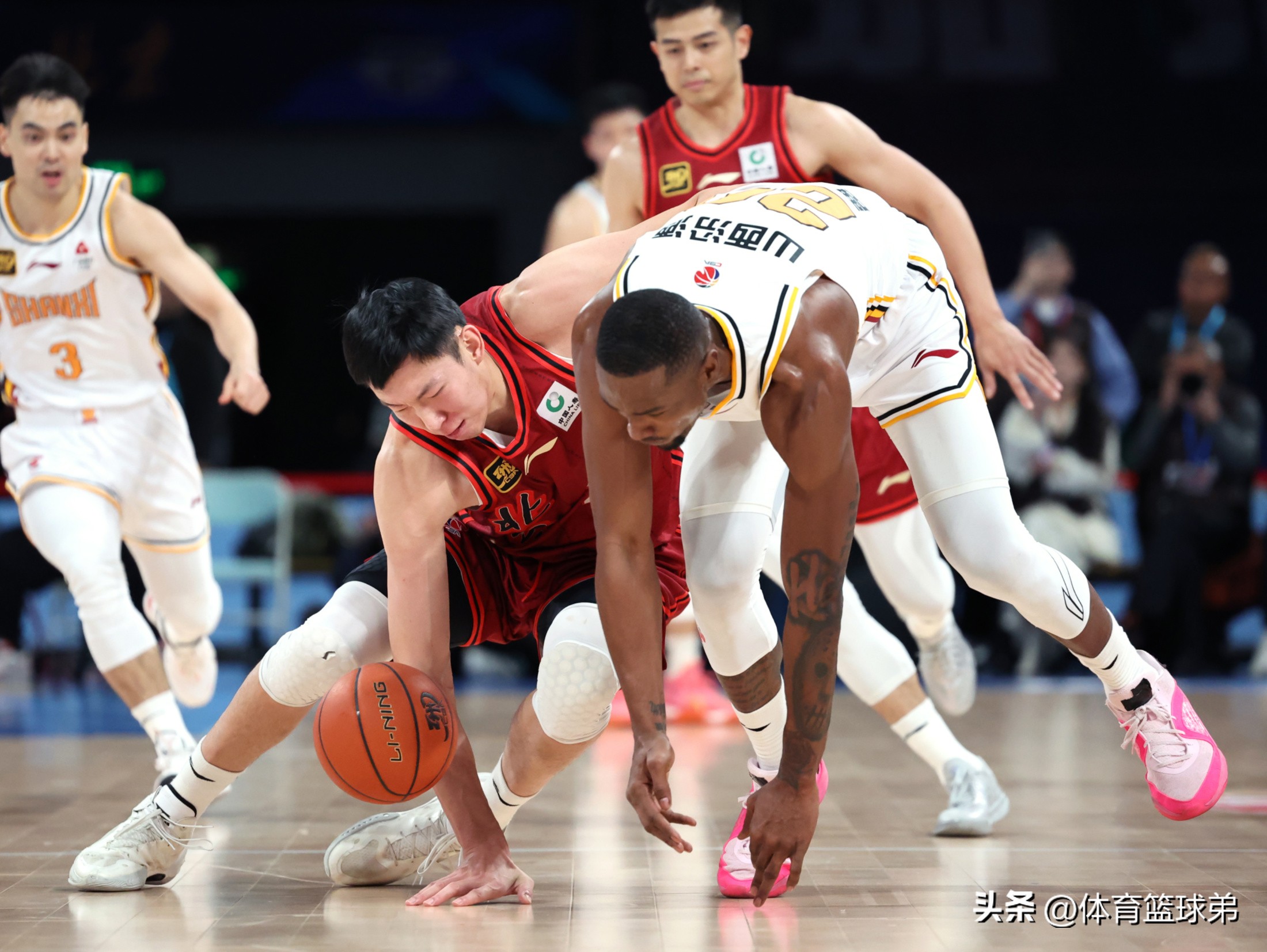 半岛体育入口官网-非洲杯篮球锦标赛八强出炉，焦点战役紧张进行