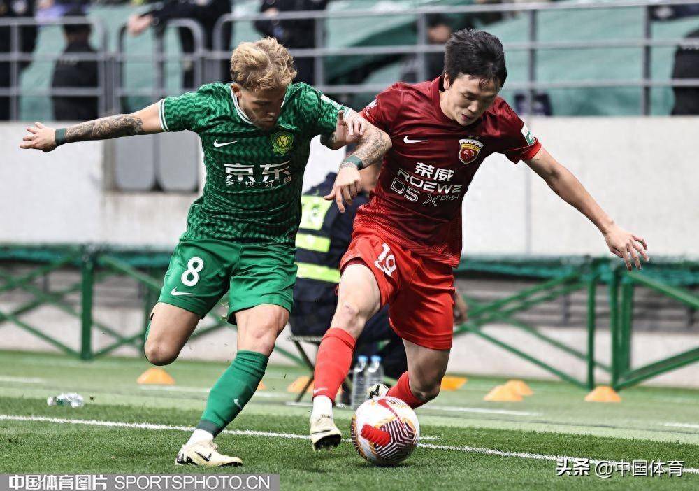 北京国安足球队备战下一场比赛